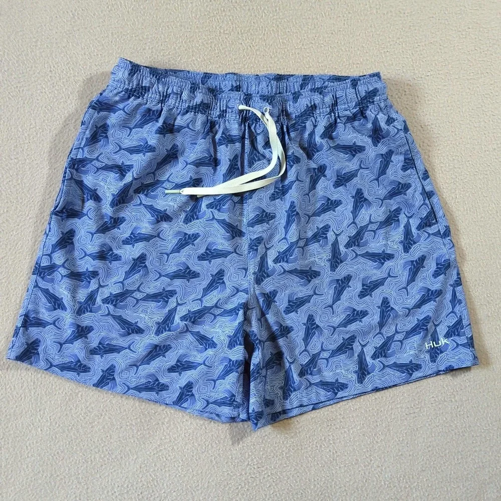 Huk Pursuit Volley Rooster Wake Shorts 5.5in Mens M Blue Fish Print Flawed Liner